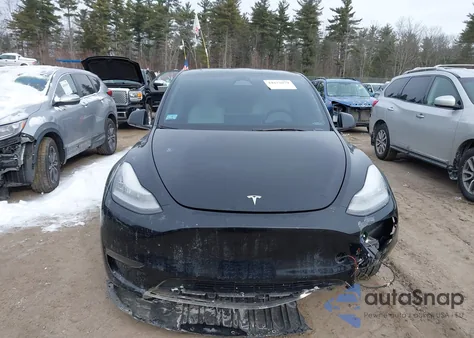 2023 Tesla Model Y Awd/Long Range Dual Motor All-Wheel Drive z USA, uszkodzony, nr VIN 7SAYGDEE1PF612345